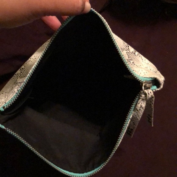 Clutch - Picture 3 of 4